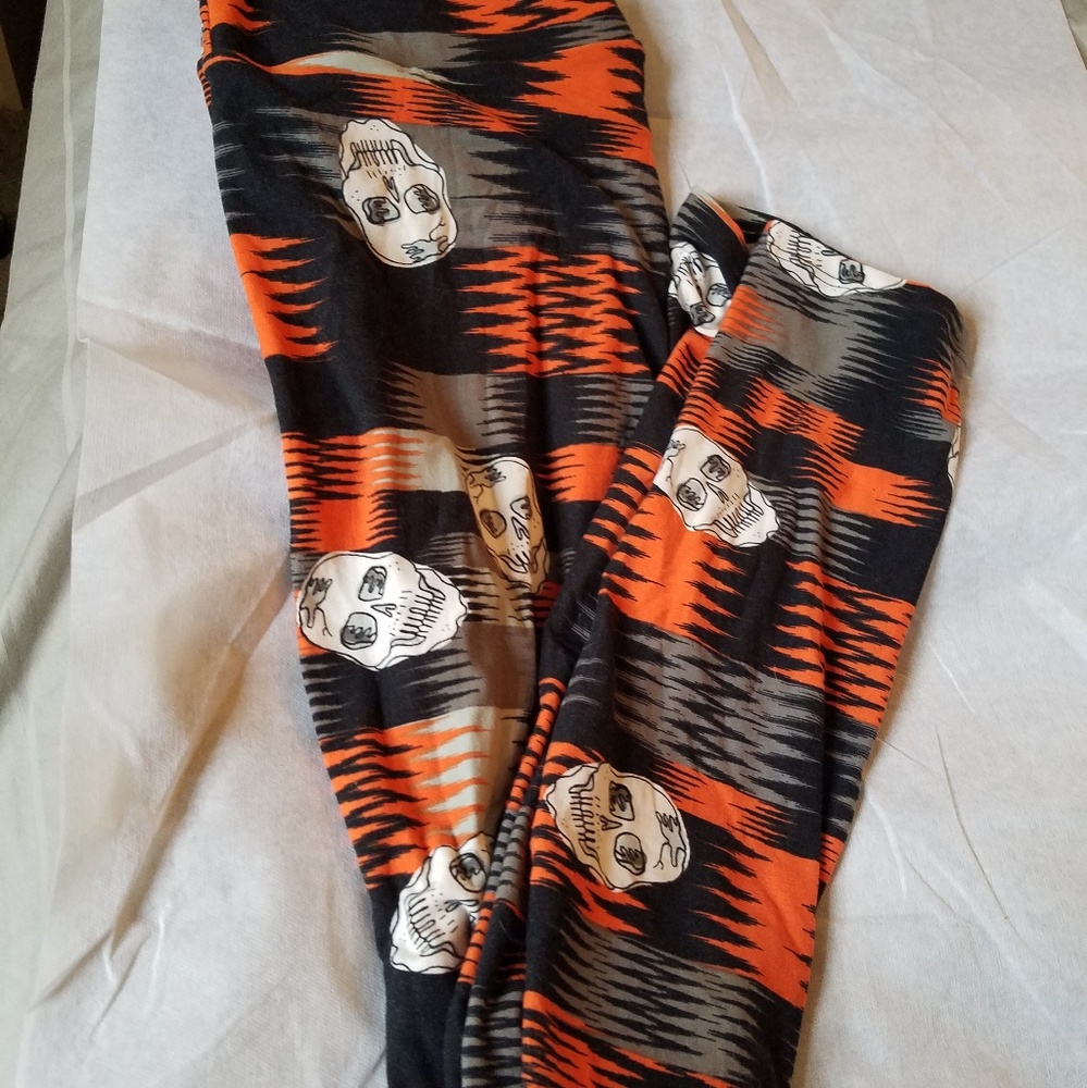 Tc lularoe Halloween skull Leggings